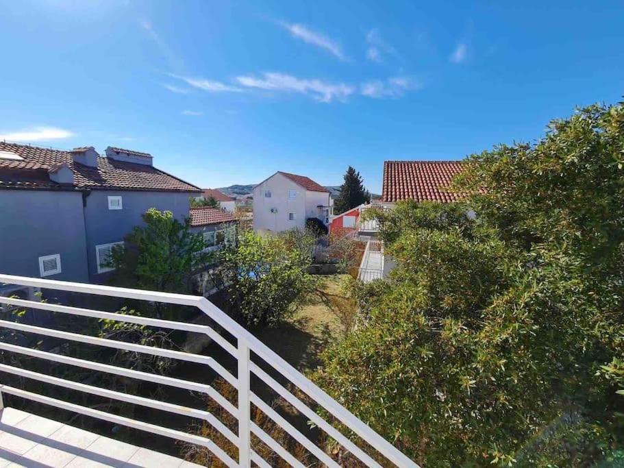 Prostorny Domov V Nejkrasnejsi Casti Chorvatska Daire Vodice Dış mekan fotoğraf